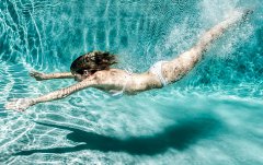 <b>低氯泳池水处理系统，降低氯需求，提供健康舒适游泳体验</b>