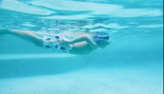 <b>游泳池消毒采用的是什么水处理药剂？如何消毒水质更健康？</b>